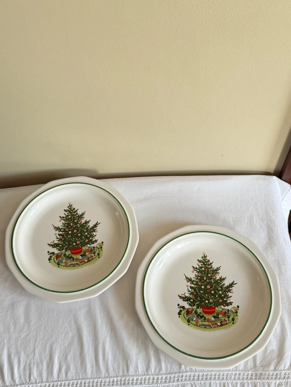 Pfaltzgraff Christmas Heritage Salad Plates 8.5” Set of 2 Vintage Holiday